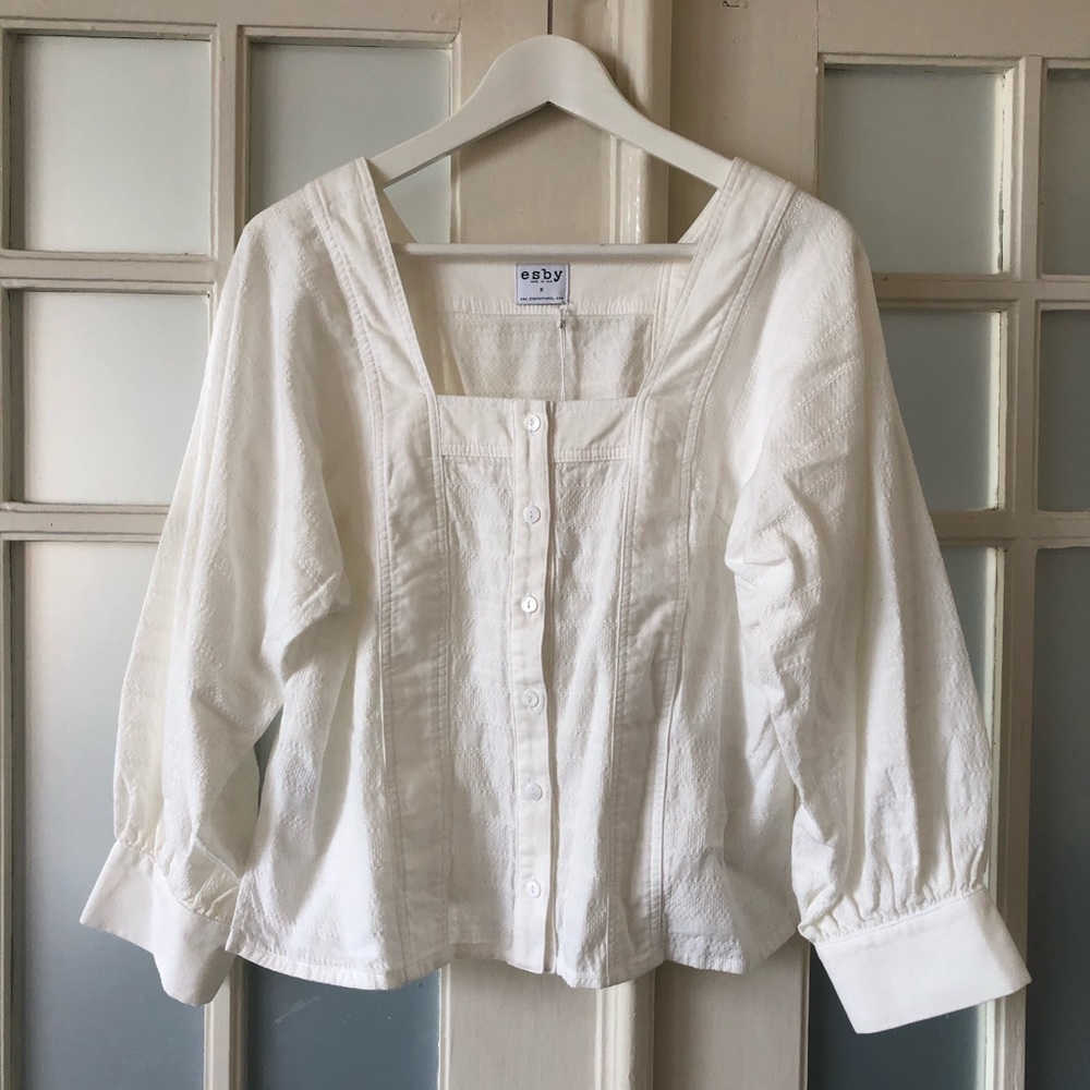 Esby Bella top in snow dobby
